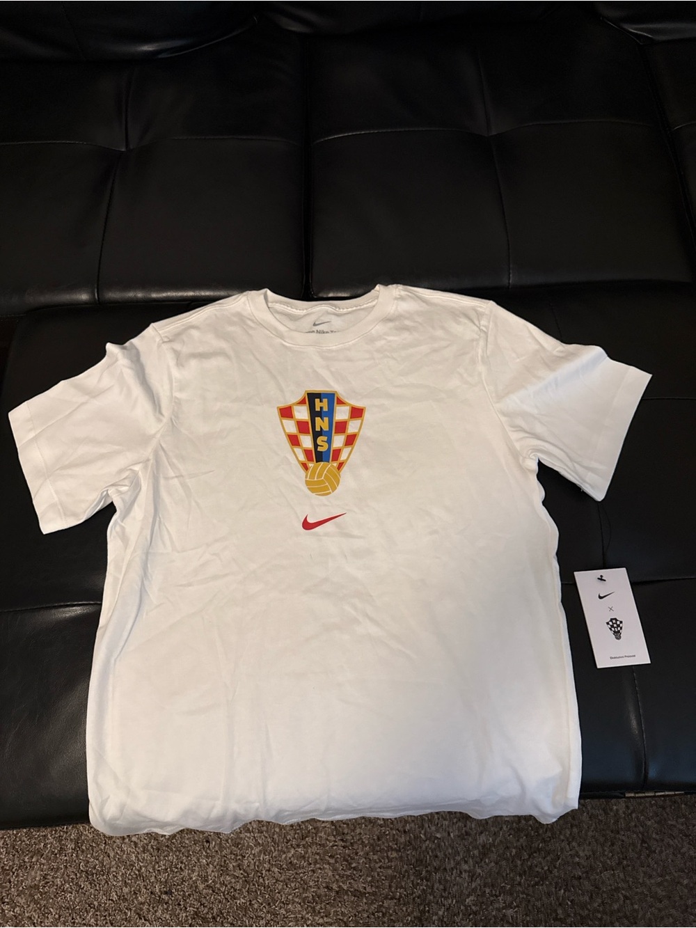 Nike Men’s Croatia Football Federation White Crest Graphic T-Shirt